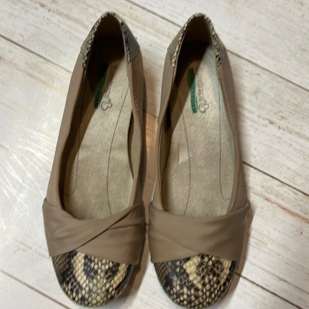 Bare Traps woman’s Flats Loafers Tan suede size 6